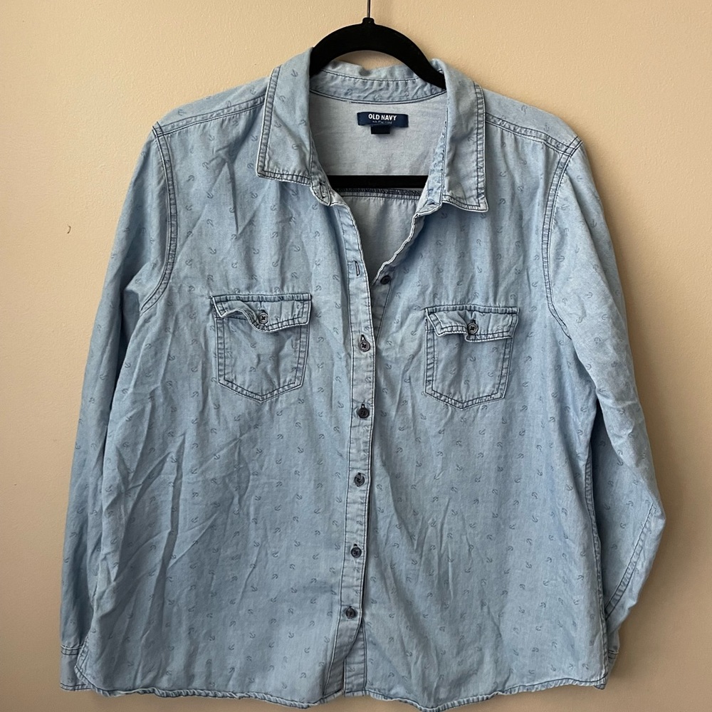 Extra Large Light denim shirt with anchor print. Old Navy button down XL
